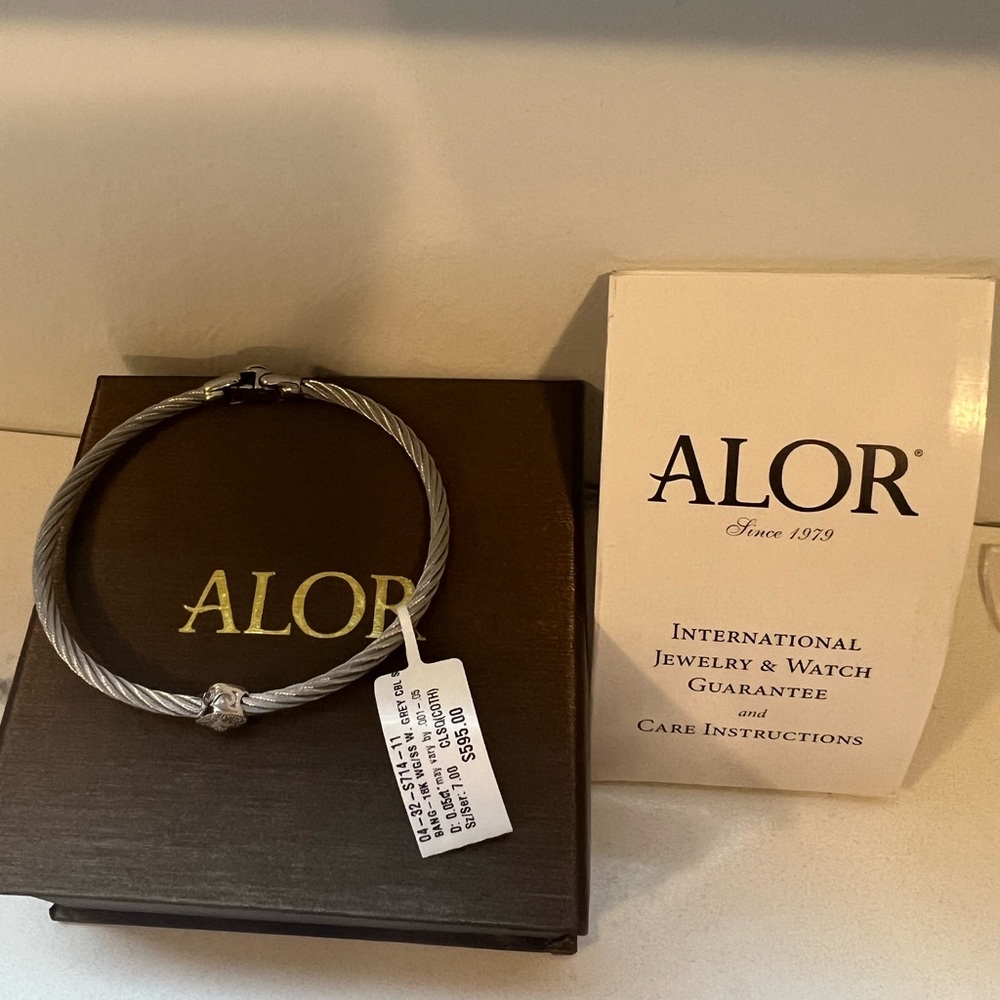 NWT 18k Alor Bangle - Picture 2 of 2